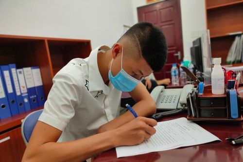 Xúc động con thay mẹ ký vào đơn xin hiến tạng của cha