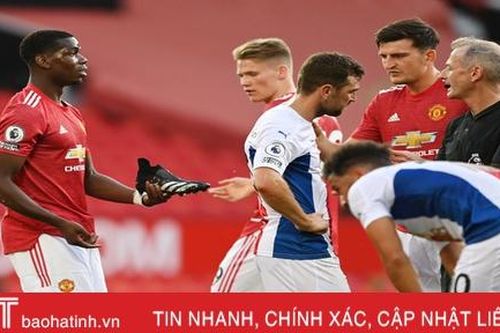 Man Utd thua thảm trên sân nhà trong ngày ra quân Premier League