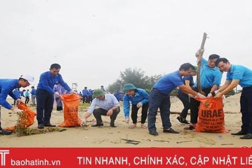 Tuổi trẻ Hà Tĩnh hưởng ứng chiến dịch 'Làm cho thế giới sạch hơn'