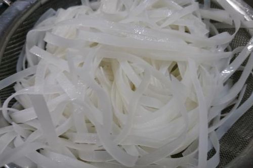 Món ngon cuối tuần: Học ngay cách làm Pad Thái chay thanh nhẹ mà ngon đãi cả gia đình