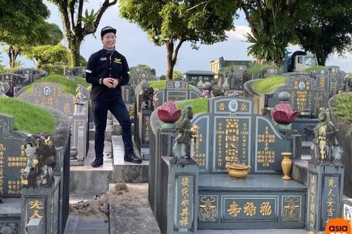 Chàng trai có sở thích tham quan nghĩa trang để 'thư giãn'