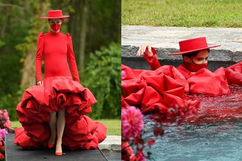 Khán giả hết hồn trước màn catwalk dưới hồ bơi của siêu mẫu Coco Rocha khi đang mang thai 7 tháng