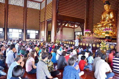 Y phục phù hợp lòng thành