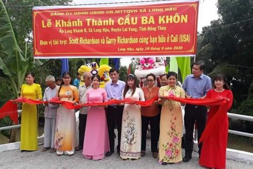 Đưa vào sử dụng cầu Ba Khôn