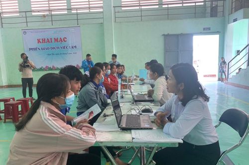 Ayun Pa: Hơn 70 người lao động tham gia phiên giao dịch việc làm