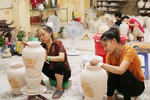 Nâng tính cạnh tranh cho sản phẩm làng nghề