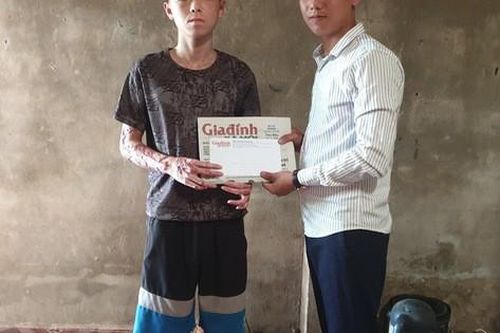 Trao tiền bạn đọc hỗ trợ đến 2 hoàn cảnh khó khăn ở Hà Tĩnh