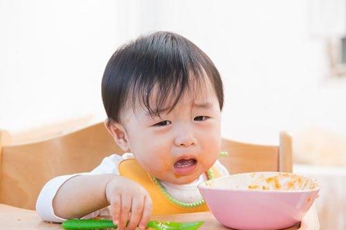 Vì sao trẻ biếng ăn?