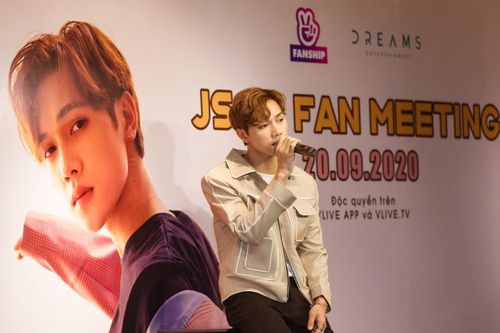 Jsol tiết lộ tật xấu khi soi gương, chia sẻ thật lòng về chuyện tình cảm trong fan meeting