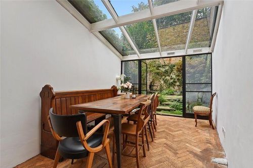 Nhà siêu mỏng 1,2 triệu USD ở London