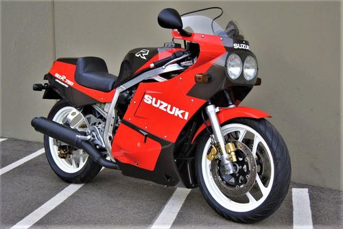 Suzuki GSX-R750 Limited Edition JDM đời 1986 được rao bán