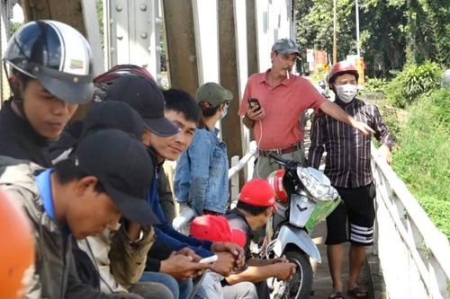 Tìm kiếm người nhảy cầu Sêrêpốk