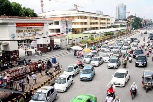 Xử lý taxi 'đại náo' bệnh viện: Bỏ ngỏ trách nhiệm của doanh nghiệp!