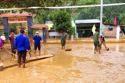 BĐBP Quảng Nam giúp dân khắc phục hậu quả bão số 5