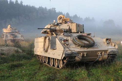 Sợ BTR-82A của Nga đâm húc, Mỹ tung 'hàng khủng' Bradley tới Syria