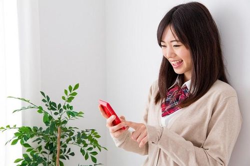 Mỹ, Nhật cho HS mang điện thoại tới lớp học ra sao?