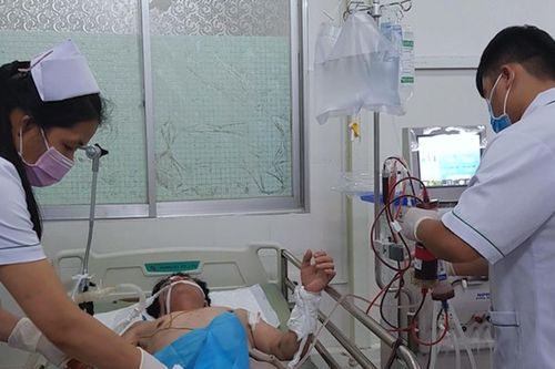 Ăn cá mặt thỏ, người đàn ông bị hôn mê, liệt toàn thân