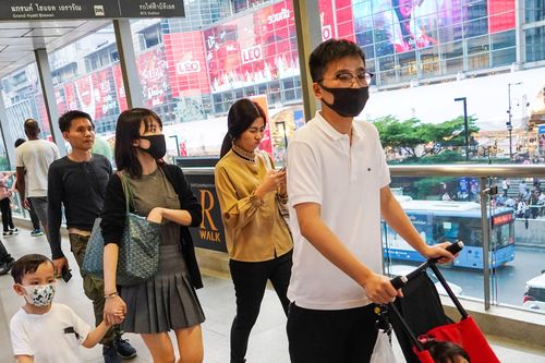 Thái Lan hối thúc du khách bị mắc kẹt sớm làm thủ tục gia hạn thị thực