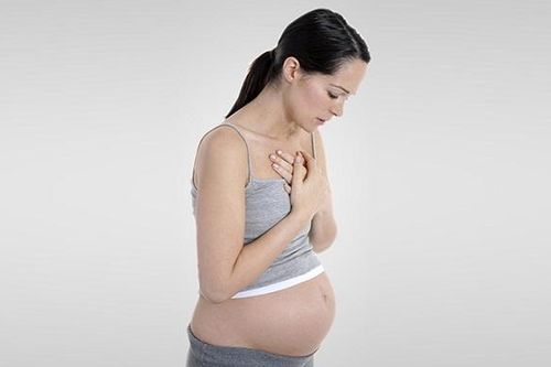 Bà bầu đau bụng trên gần ức có gây nguy hiểm không?
