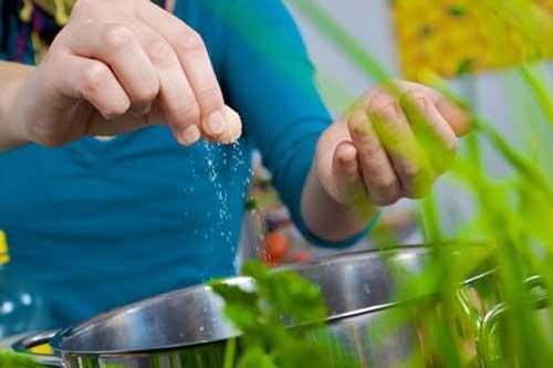 Tuyệt chiêu chữa mặn cho món ăn hiệu quả nhất mà không cần thêm nước