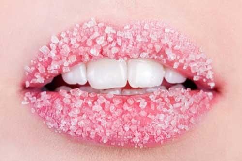 Làm điều này trong 3 phút, môi thâm thế nào cũng hồng tự nhiên không cần tô son
