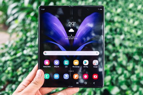 Trên tay Galaxy Z Fold2 tại Việt Nam: Lột xác về thiết kế, cấu hình mạnh mẽ hơn!