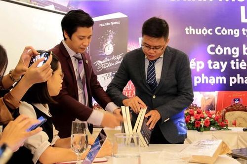 Động thái mới của First News trước việc Lazada tiêu thụ sách giả