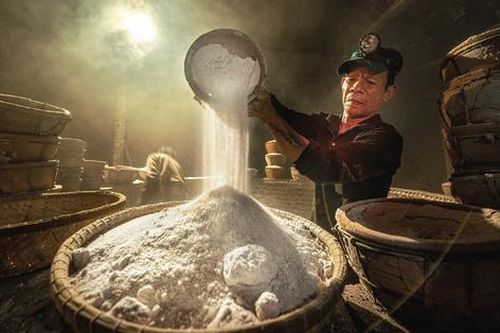 Bộ ảnh làng muối gần 150 tuổi giành giải Đặc biệt cuộc thi Hành trình Di sản 2020