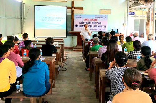Tuyên truyền bảo hiểm xã hội tự nguyện, bảo hiểm y tế cho giáo dân tại Giáo xứ Suối Dầu