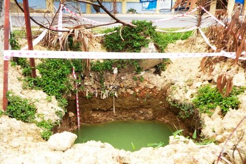 Hố sâu nguy hiểm nằm cạnh trường mầm non