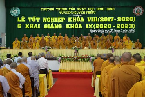 Trường TCPH Bình Định tổ chức lễ tốt nghiệp khóa VIII