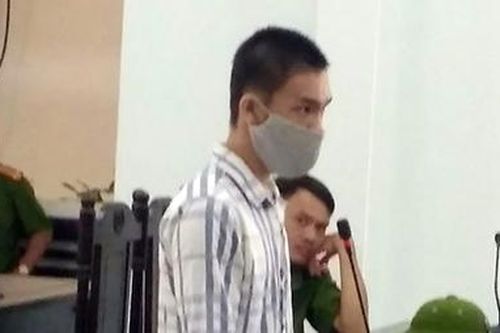 Không giảm án cho kẻ giết chết mẹ và em trai ra tòa nói bị... ma đuổi