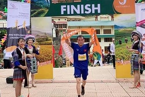 Hàng trăm VĐV tham gia Marathon Cung đường mùa vàng Mù Cang Chải