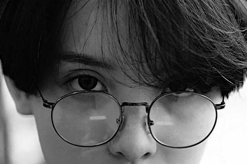 Người mẫu được nhận xét có ngoại hình giống thành viên BTS hóa ra là người Việt
