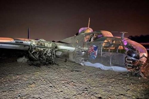 Máy bay ném bom B-25 Mỹ rơi vào ban đêm ở California