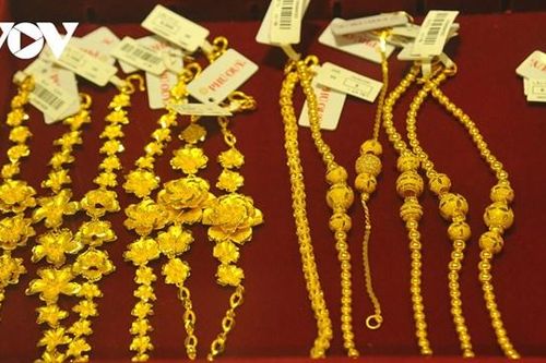 Giá vàng thế giới giảm hơn 1 triệu đồng/lượng, vàng trong nước tăng nhẹ