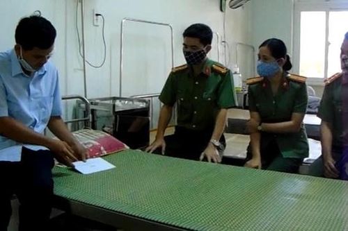 Thanh niên ngáo đá tấn công một chiến sĩ công an bị thương
