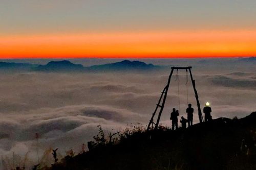 Ngắm biển mây Tây Bắc ở độ cao hơn 2.000 m