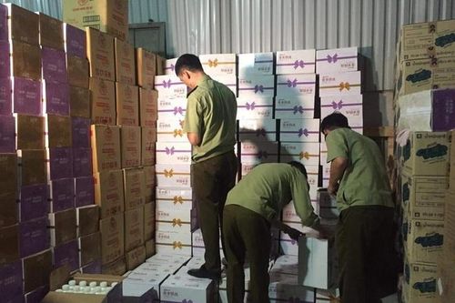 Bắt kho hàng hơn 38.000 chai sữa chua nhập lậu