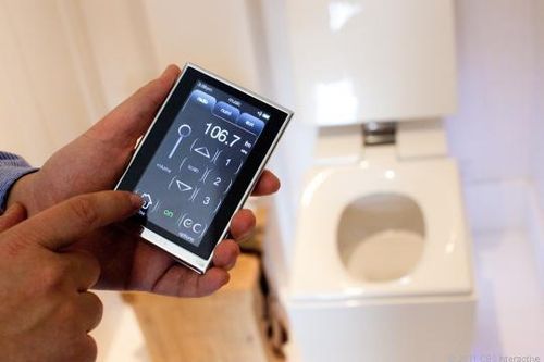 Thiết bị vệ sinh thông minh định hình căn hộ cao cấp