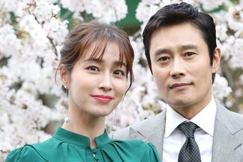 Lee Min Jung nói gì khi chọn cách cắn răng bỏ qua scandal chồng ngoại tình lúc vợ mang bầu