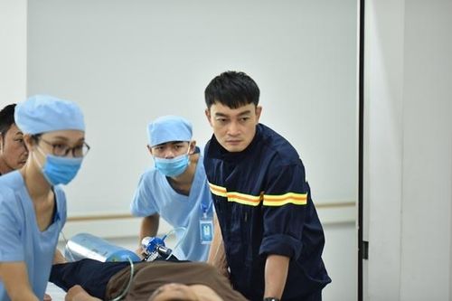 'Lửa ấm' - Phim truyền hình đầu tiên về lực lượng cứu hỏa với dàn diễn viên cực hot