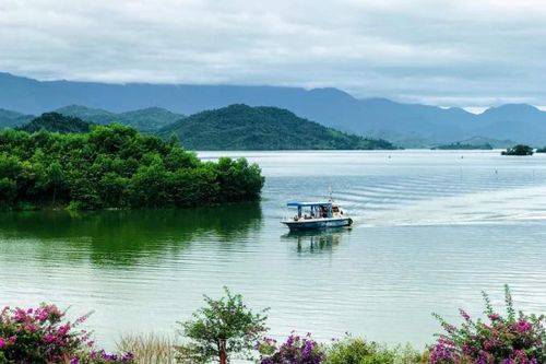 '… Ghi thành câu hát, gửi lại mai sau!...'