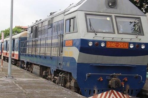 Khôi phục tàu khách tuyến phía Tây vào dịp cuối tuần