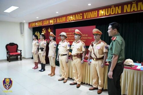 Nghiên cứu đổi mới trang phục cảnh sát giao thông