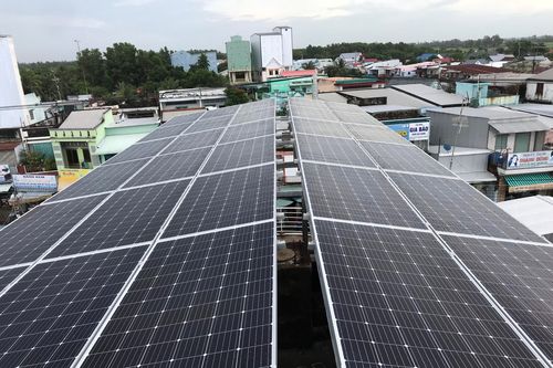 Phát triển năng lượng sạch: Tiềm năng và thách thức