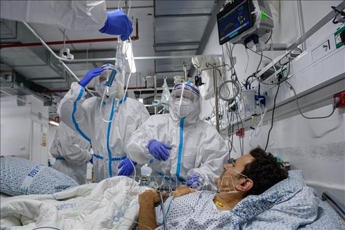 Ca mắc COVID-19 tăng vọt, Israel công bố tình trạng khẩn cấp tại các bệnh viện