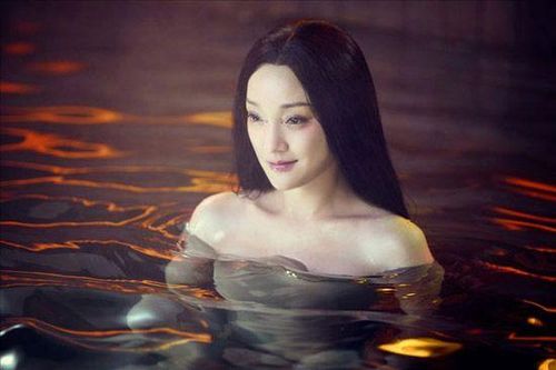 'Bỏng mắt' với những cảnh mỹ nhân tắm trần gợi cảm và đẹp nhất trên màn ảnh
