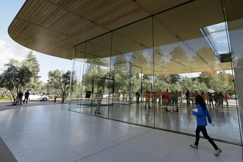 Tim Cook: 'Một phần của Apple sẽ làm việc từ xa mãi mãi'