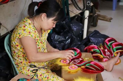 Trung thu sắp tới, xóm lồng đèn Phú Bình vẫn thấp thỏm chờ đơn hàng